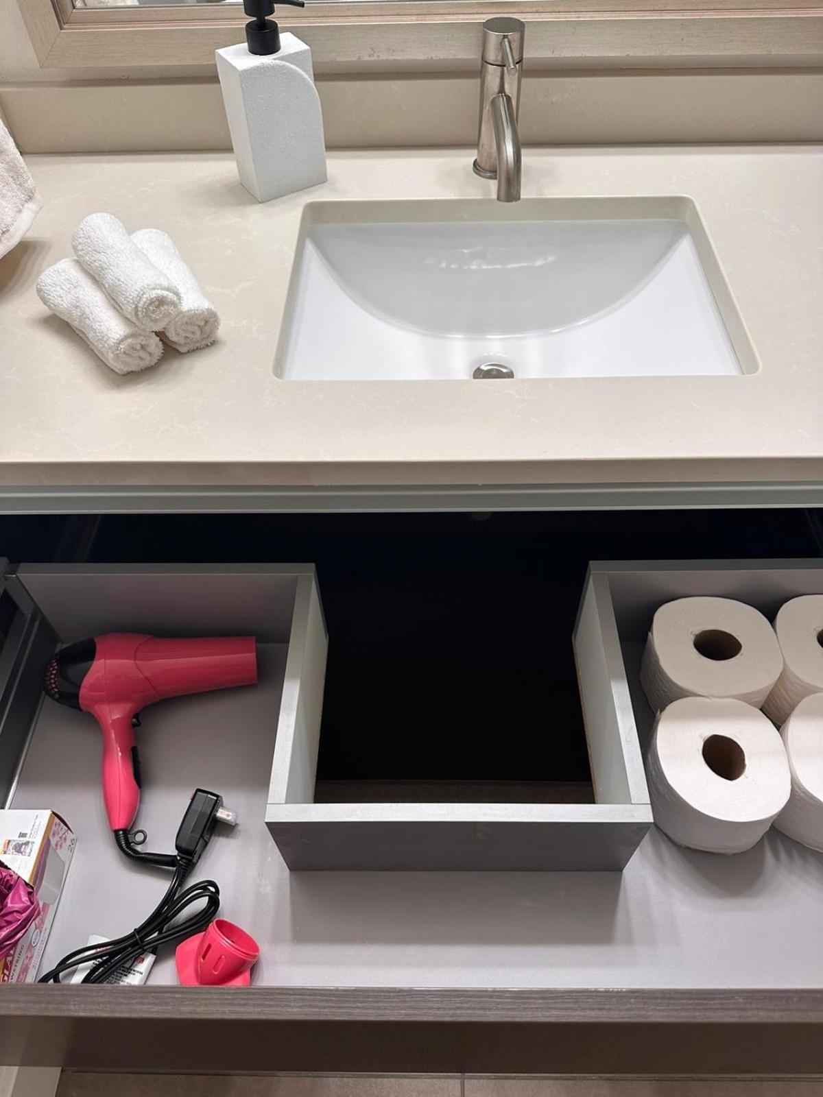 Cozy One Bedroom & Loft Sunset Free Off Site Parking And Wifi Apartamento *