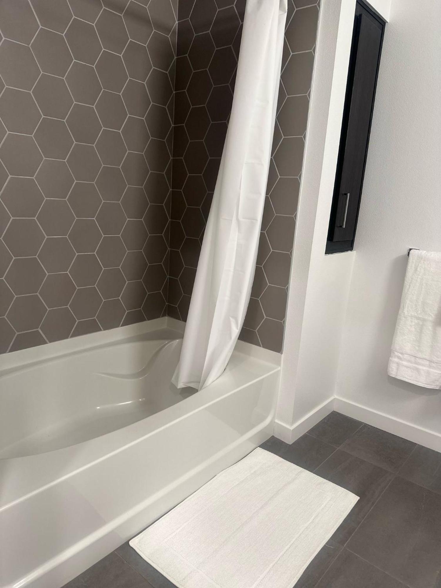 Cozy One Bedroom & Loft Sunset Free Off Site Parking And Wifi Apartamento *