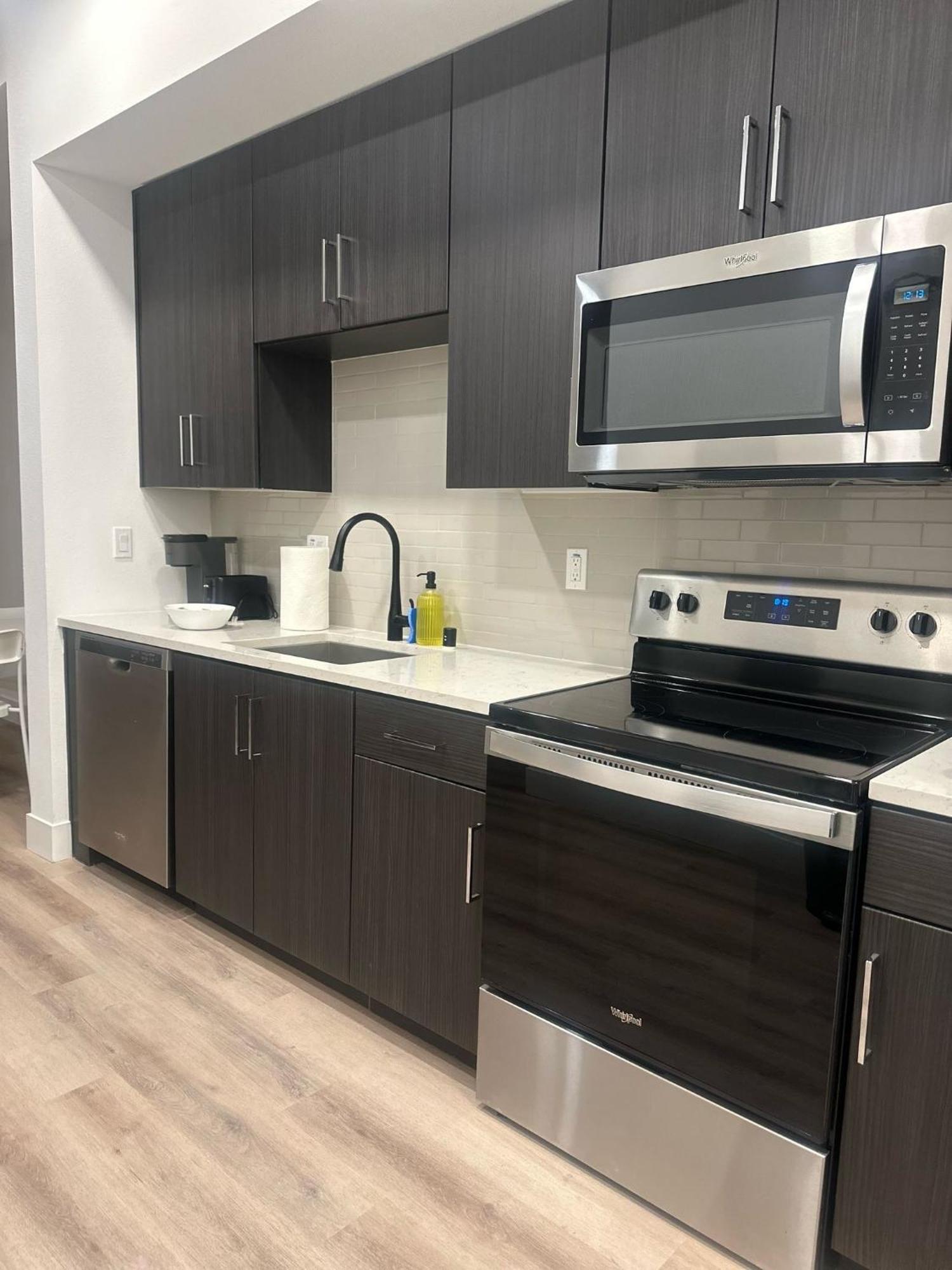 Apartamento Cozy One Bedroom & Loft Sunset Free Off Site Parking And Wifi *